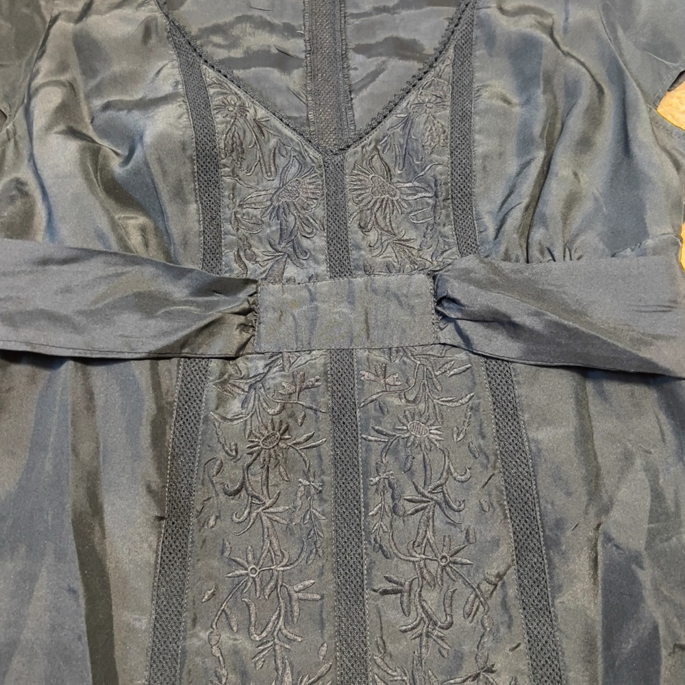 Banana Republic - Womens Embroidered Silk Blouse Sz 2 - Picture 7 of 12